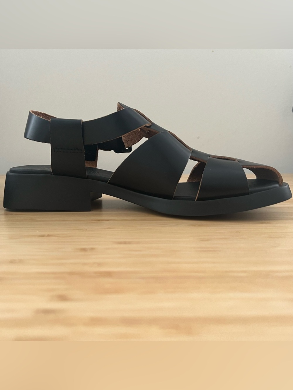 Camper ‘Dana’ Black Leather Buckle Unisex Sandals - EU 36/US 5.5-6 - Picture 4 of 7